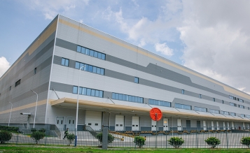 浙江綠地鉑選電子商務(wù)有限公司  綠地全球進(jìn)口商品浙江運(yùn)營(yíng)中心（嘉興綜合保稅）項(xiàng)目 EPC總 承包 嘉興綜合保稅區(qū)興業(yè)路東側(cè)、大橋港南側(cè)、東巡邏通道西側(cè)、區(qū)和路北側(cè)。
